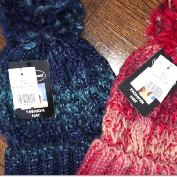 🛷CD🛷BUNDLE OF WOMEN’S COZY CHUNKY BEANIES🛷 - Picture 5 of 6